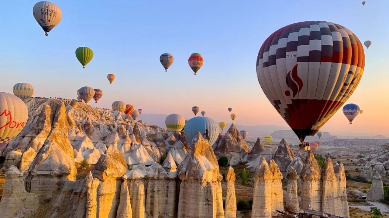 Türkiye Turizminde 2025’te Beklenen Büyük Canlanma: Rakamlar & Yeni Stratejiler